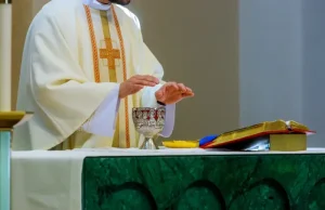 Niezbędne akcesoria liturgiczne w kościele